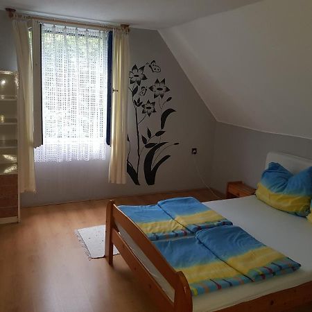 Aron Apartman Badacsonytomaj Luaran gambar