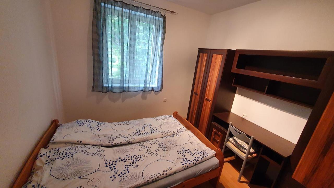 Aron Apartman Badacsonytomaj Luaran gambar