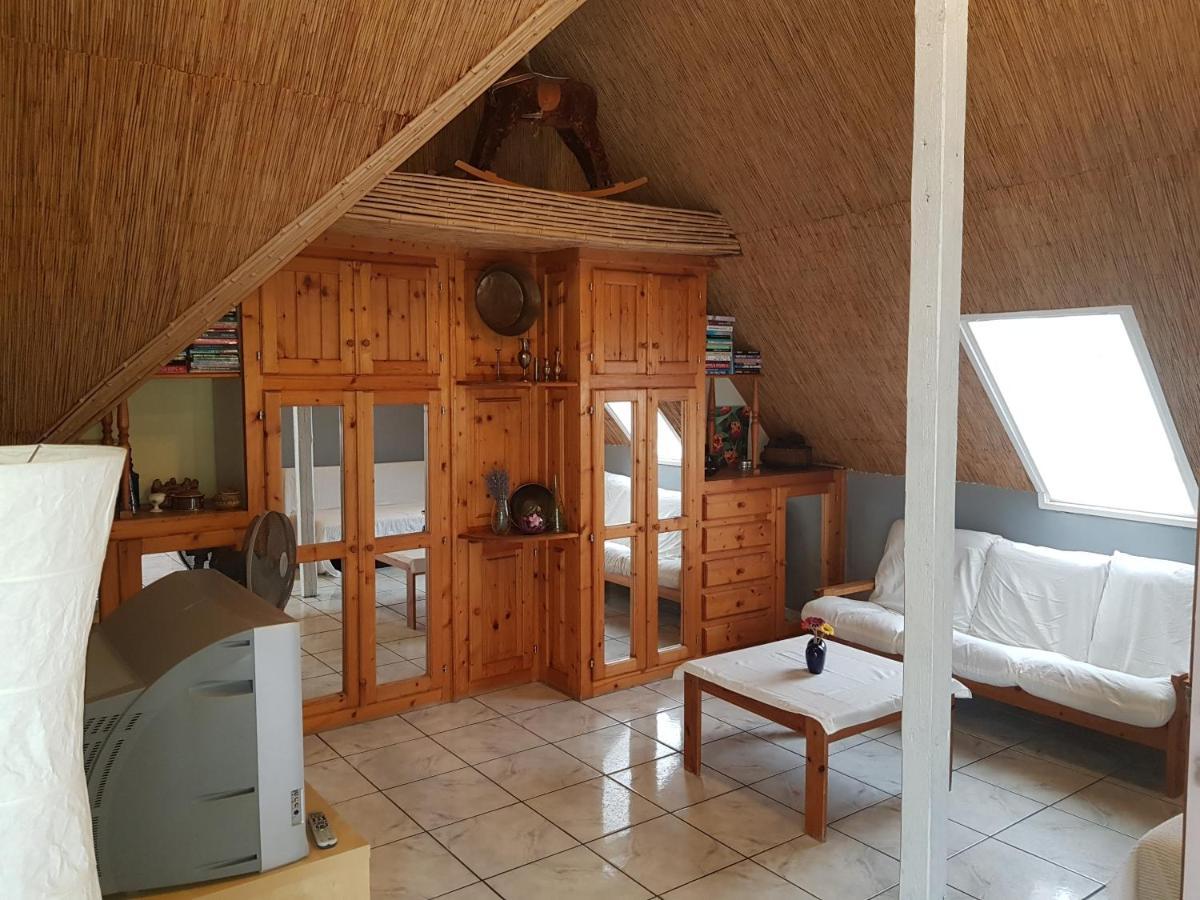 Aron Apartman Badacsonytomaj Luaran gambar