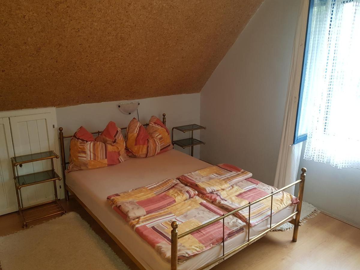 Aron Apartman Badacsonytomaj Luaran gambar