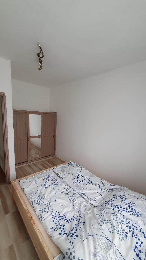 Aron Apartman Badacsonytomaj Luaran gambar