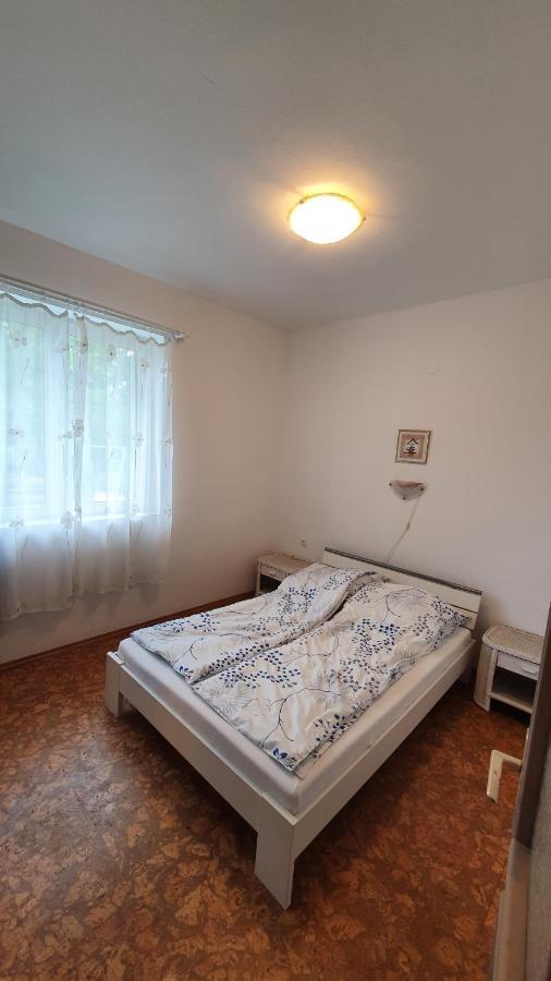 Aron Apartman Badacsonytomaj Luaran gambar