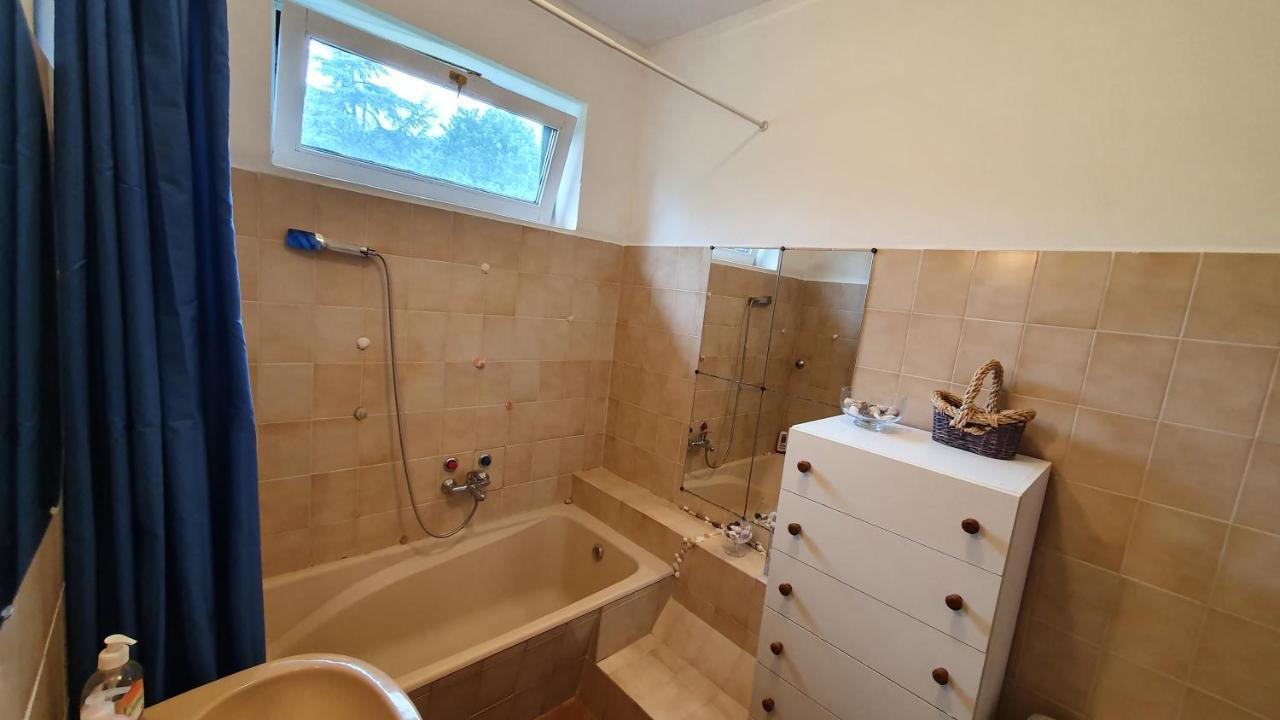 Aron Apartman Badacsonytomaj Luaran gambar